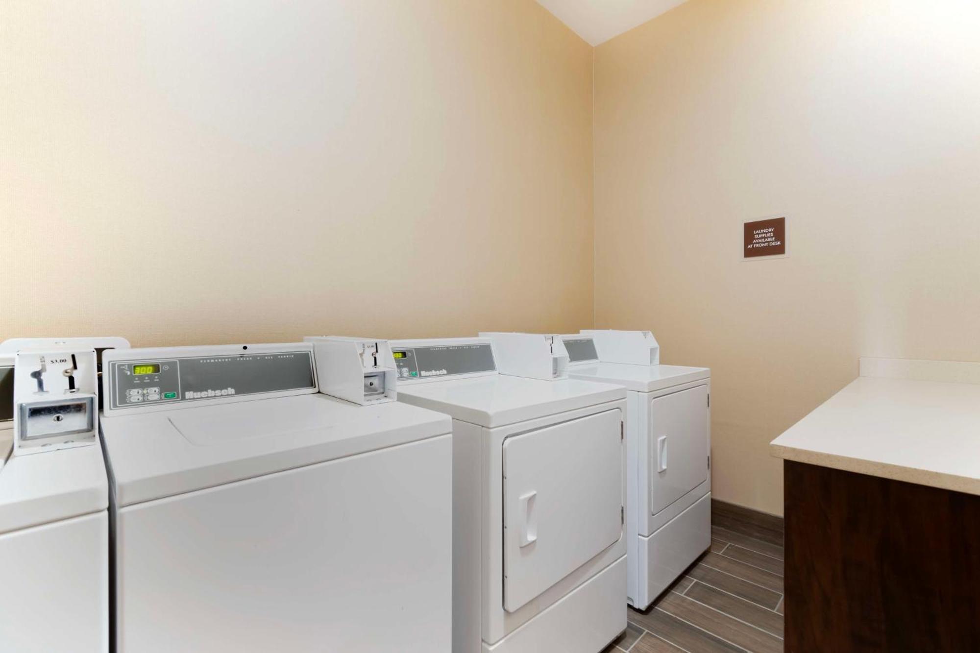 Best Western Plus Moosomin Hotel Экстерьер фото