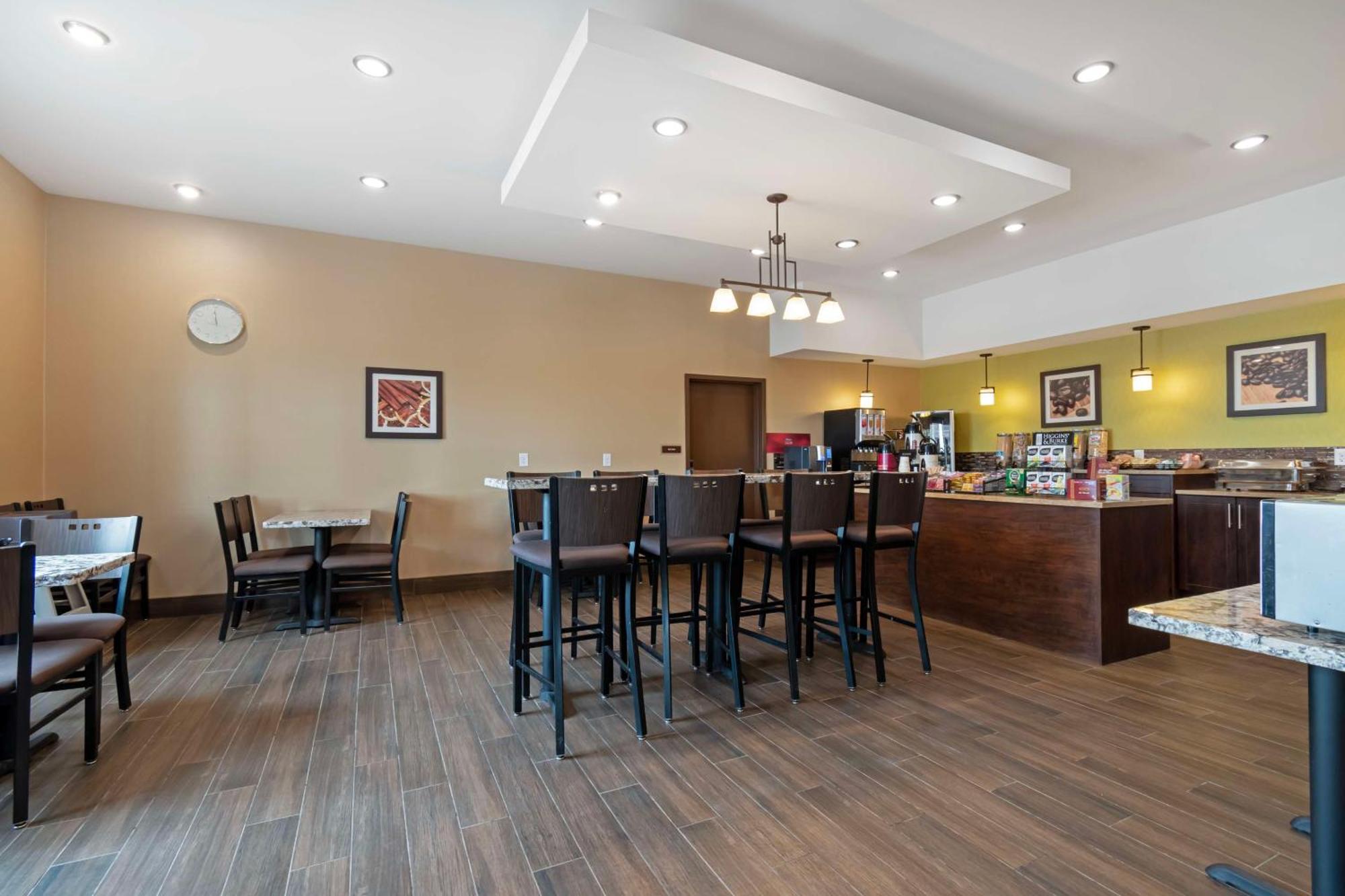 Best Western Plus Moosomin Hotel Экстерьер фото