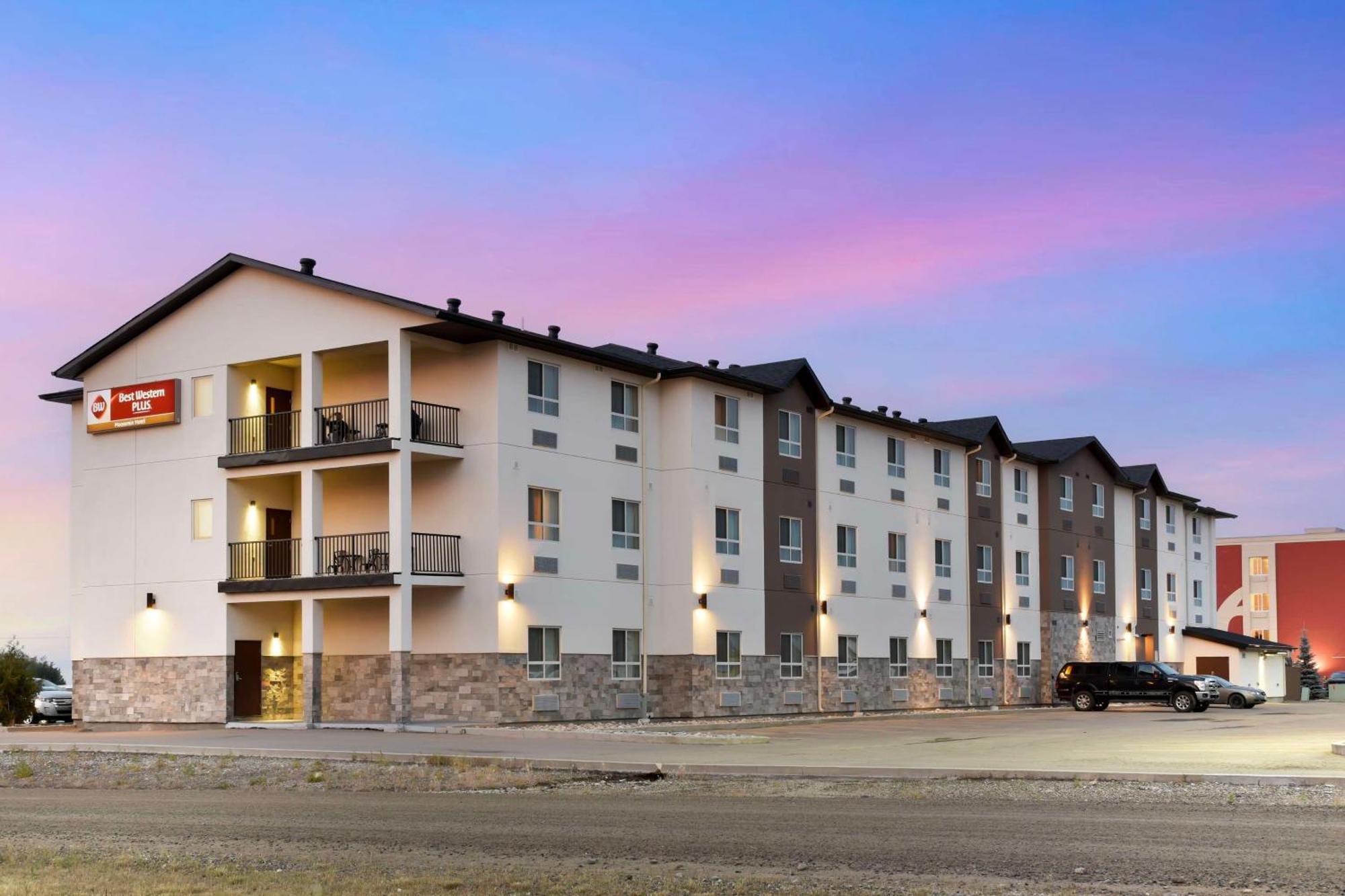 Best Western Plus Moosomin Hotel Экстерьер фото