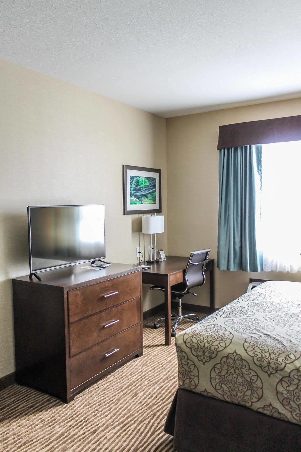Best Western Plus Moosomin Hotel Экстерьер фото